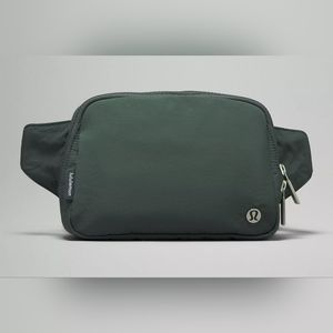 NWT Lululemon Large Everywhere Belt Bag 2L in Dark Forest Green